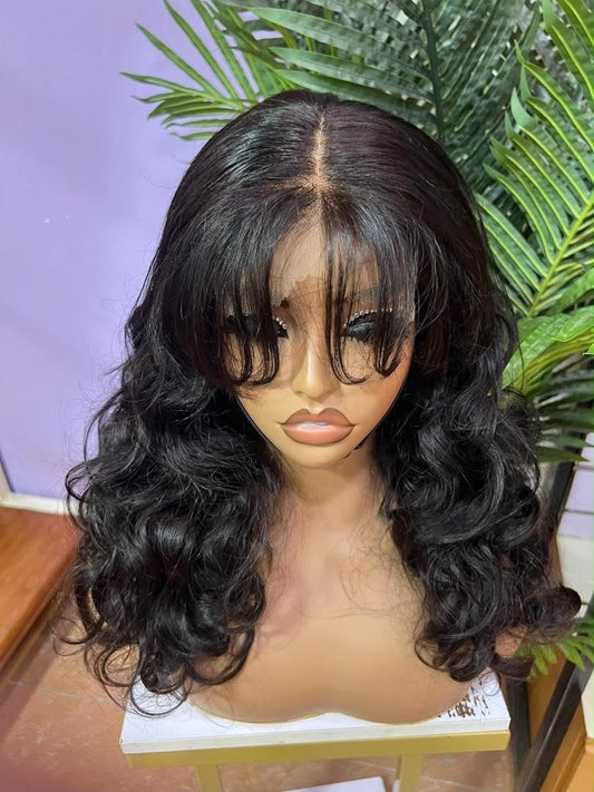Perruque longue bouclée noire lace front volumineuse